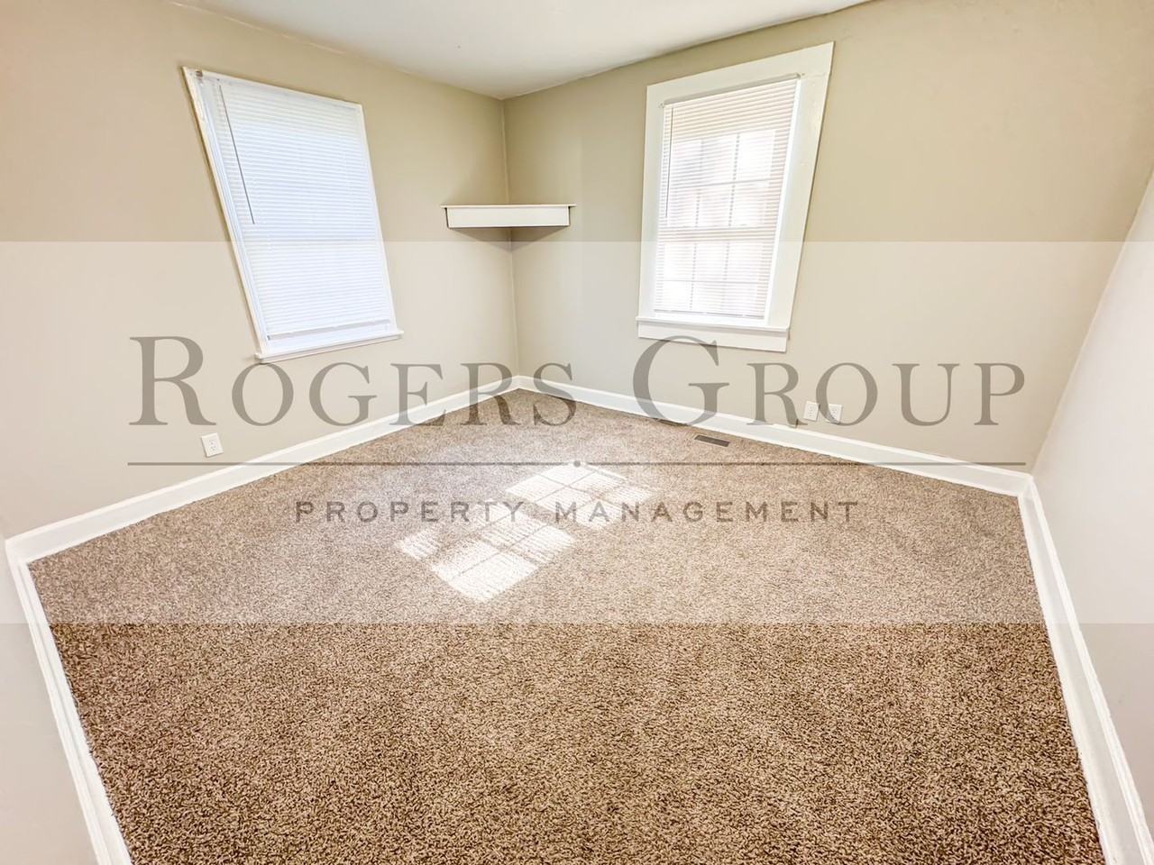 516 N Clark St - Photo 4 of 8