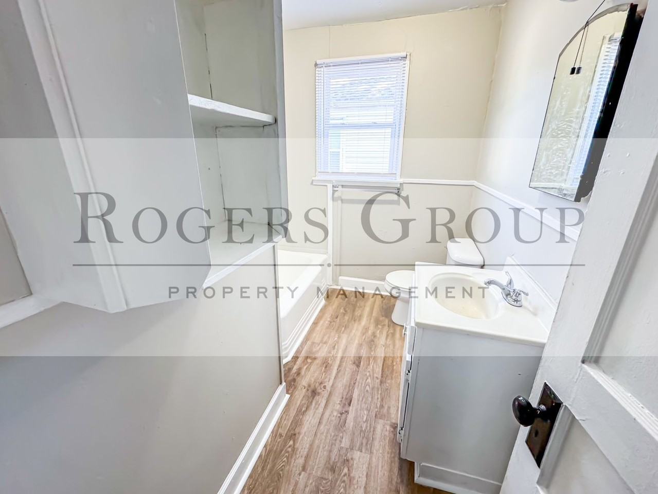 516 N Clark St - Photo 5 of 8