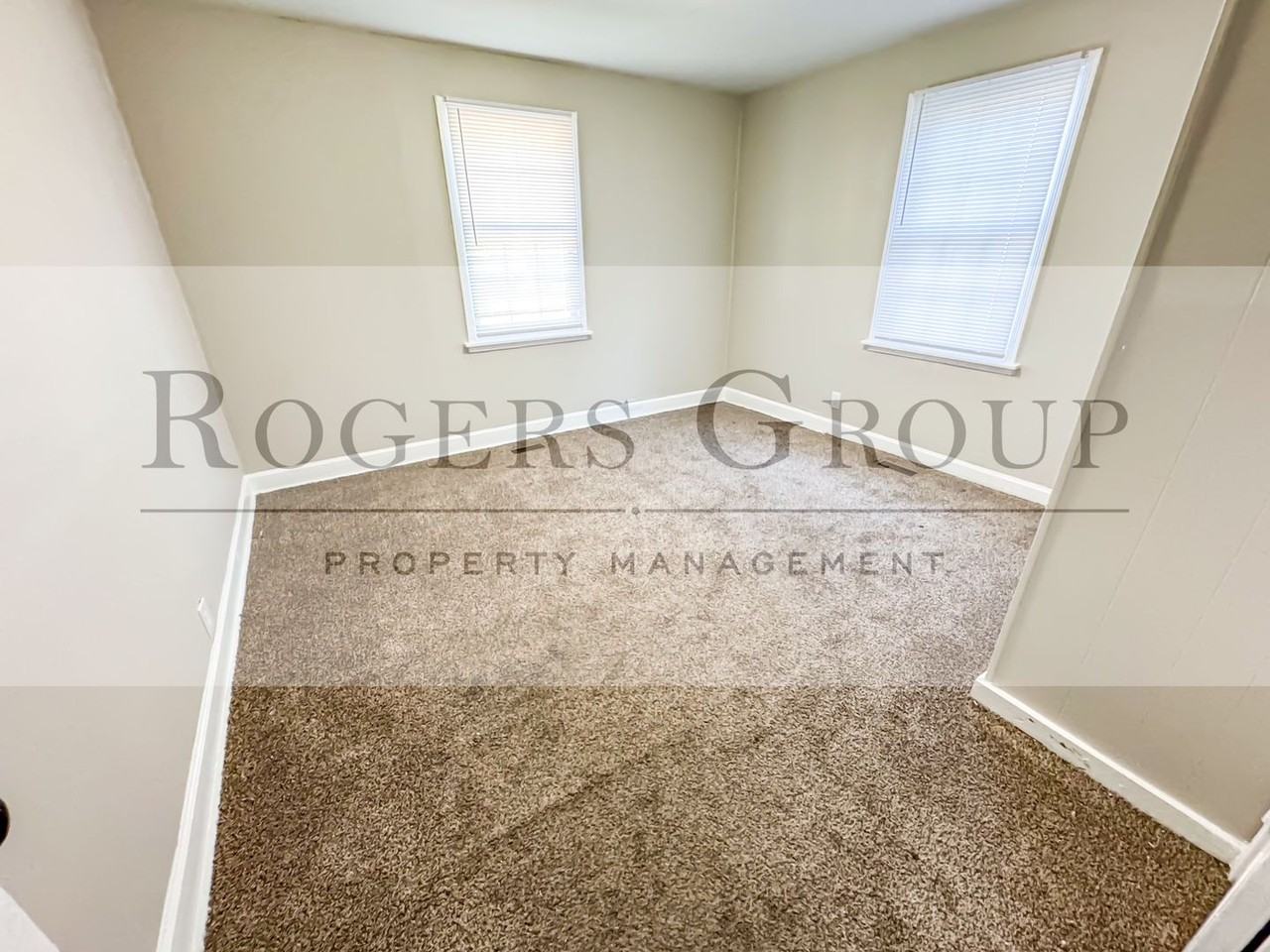 516 N Clark St - Photo 6 of 8