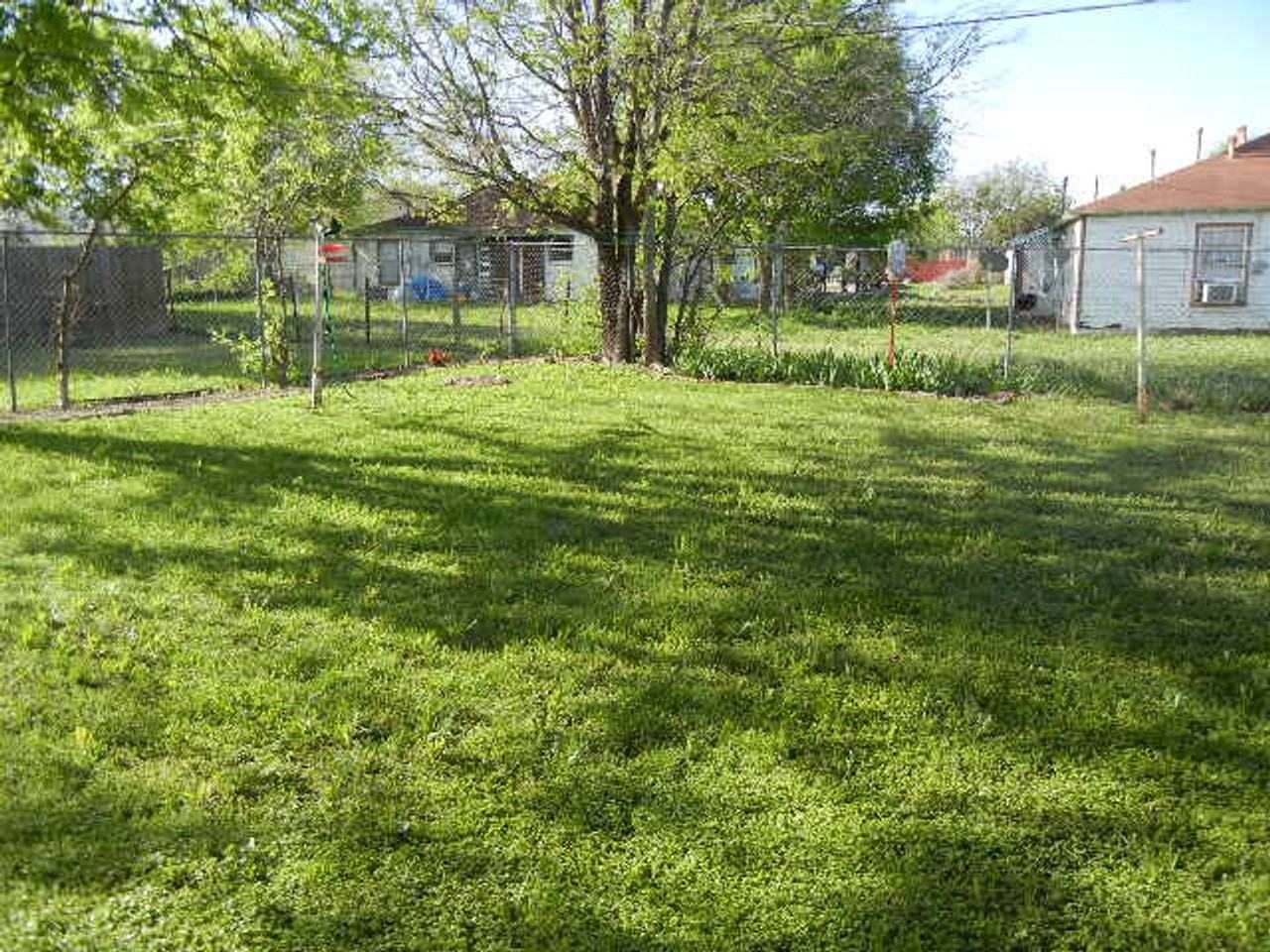 914 Stetson Ave - Photo 6 of 9