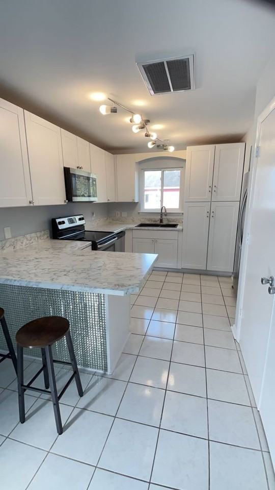 600 37th Ave N - Photo 6 of 9