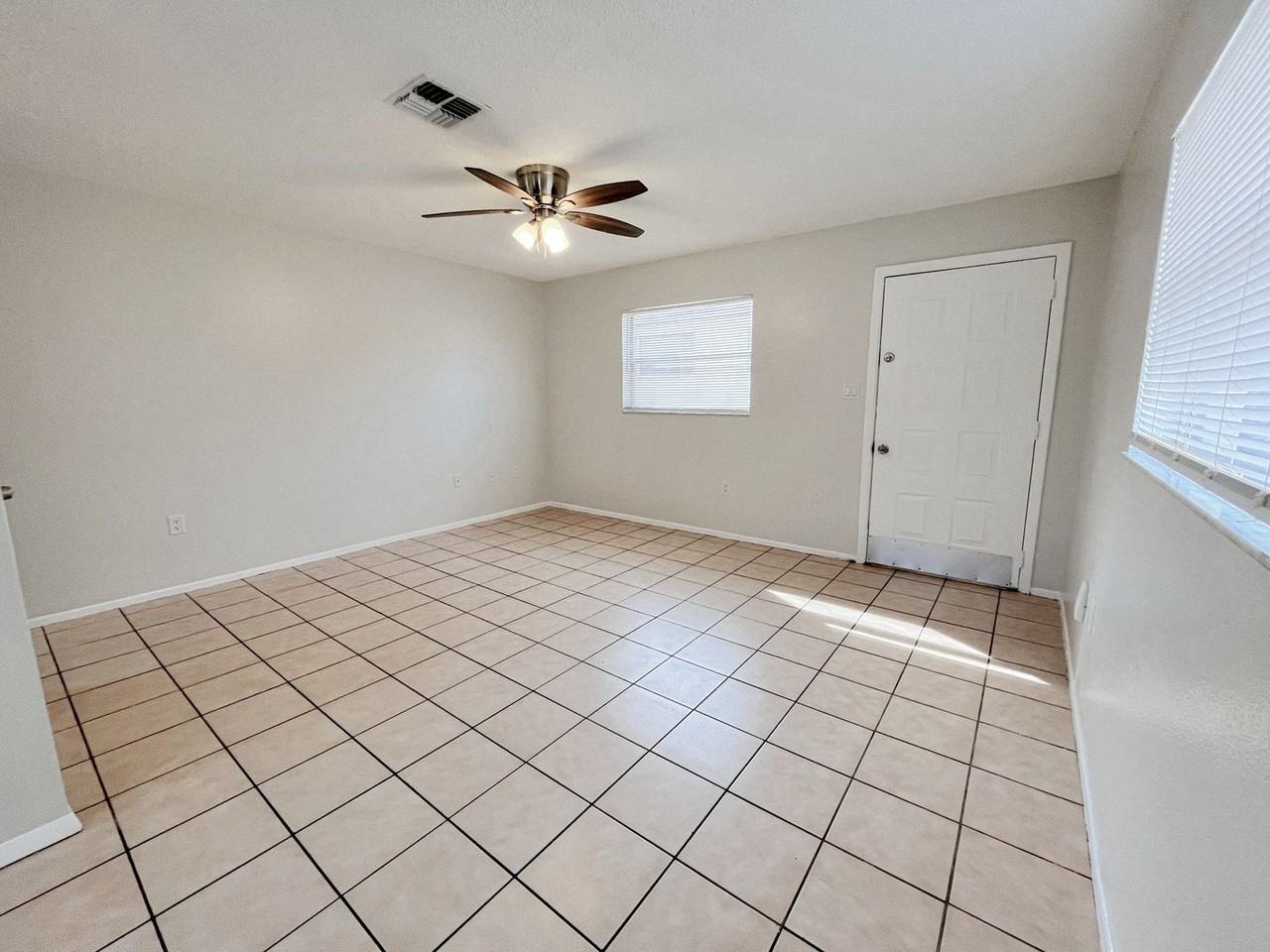 5723 Silver Spur Dr - Photo 2 of 12