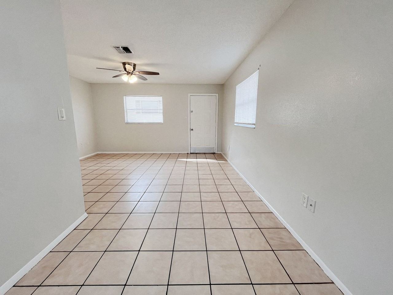 5723 Silver Spur Dr - Photo 3 of 12