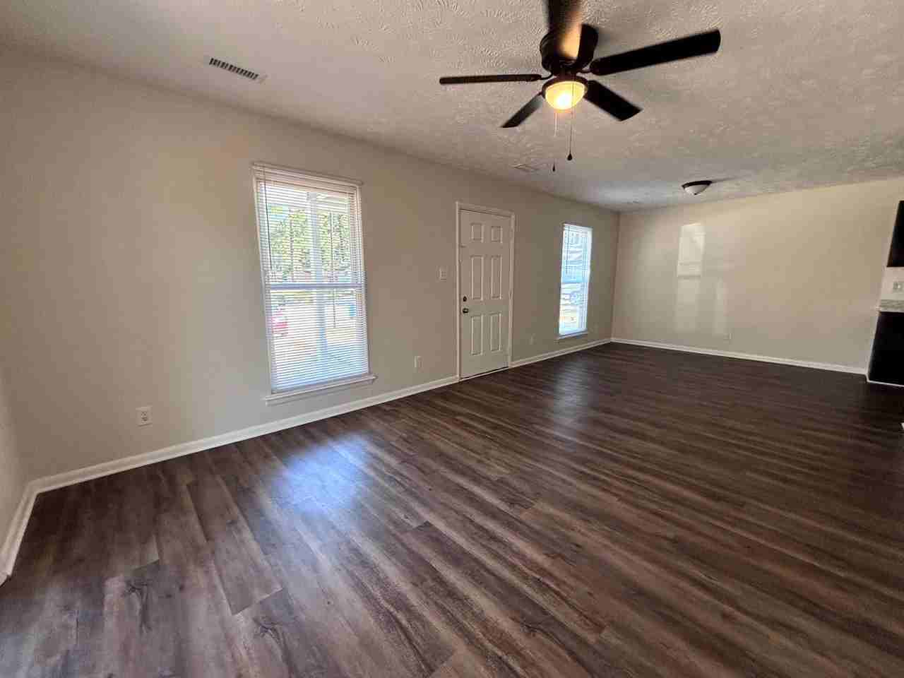 1003 Madiera Ct - Photo 2 of 12