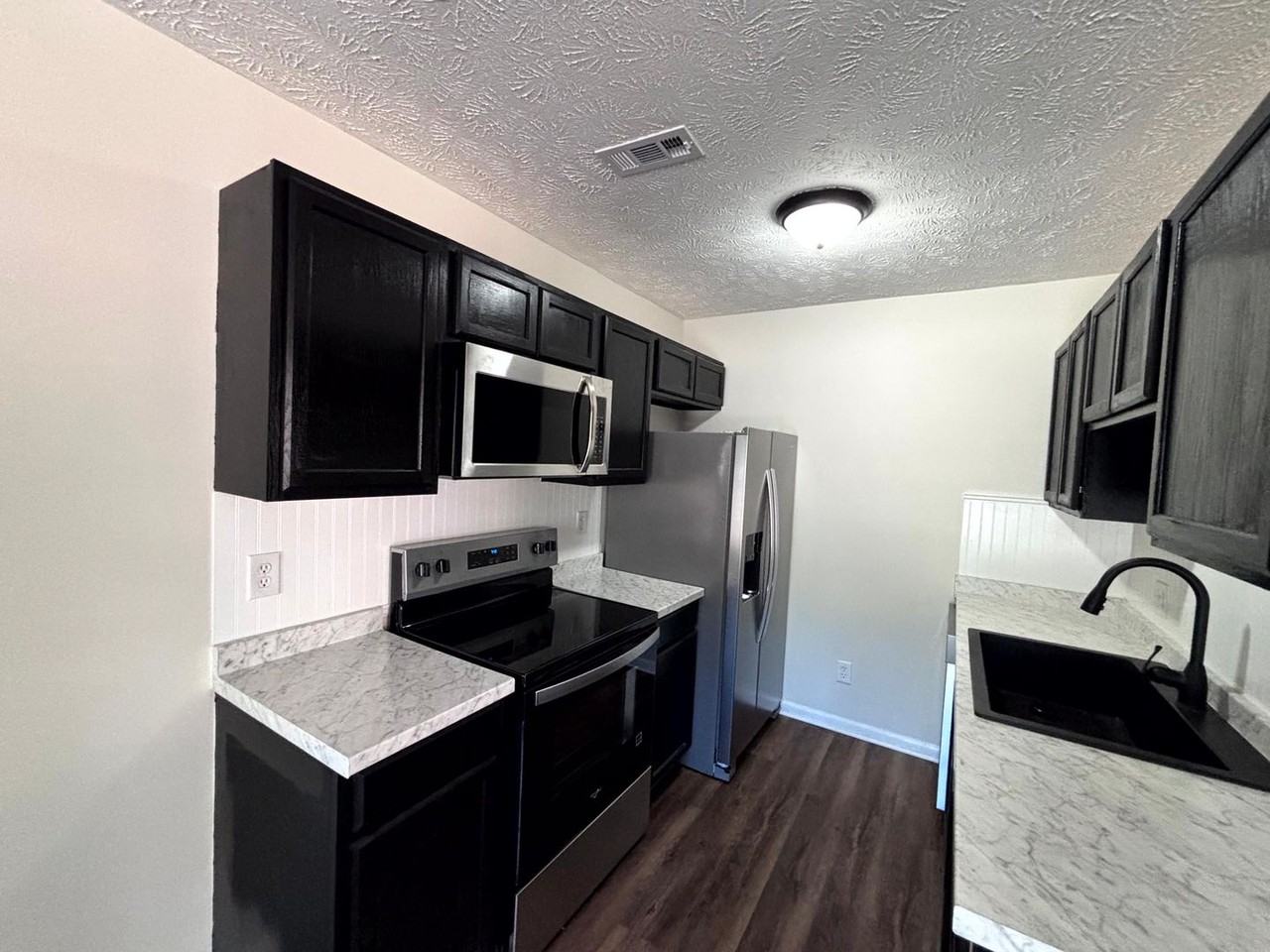 1003 Madiera Ct - Photo 3 of 12