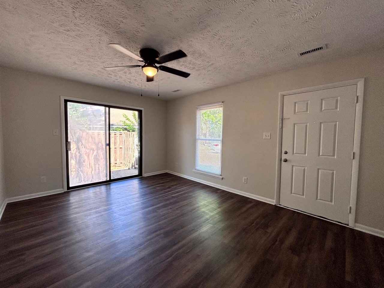 1003 Madiera Ct - Photo 6 of 12