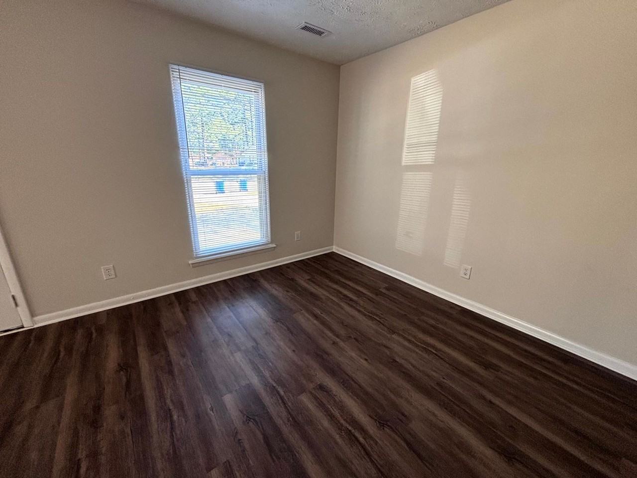 1003 Madiera Ct - Photo 7 of 12