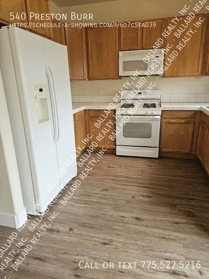 540 Preston Burr Ln - Photo 3 of 13