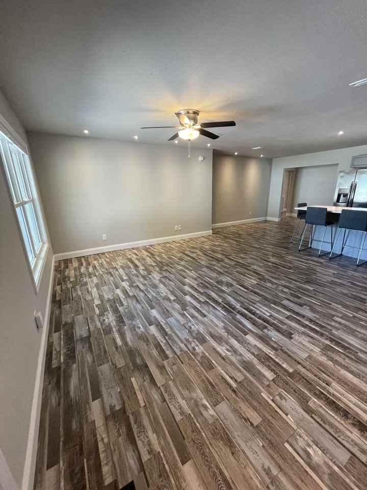 301 Shawnee St - Photo 4 of 13