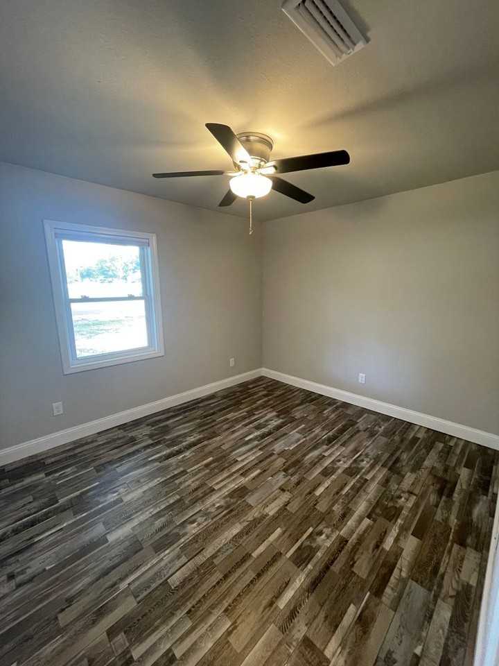 301 Shawnee St - Photo 7 of 13