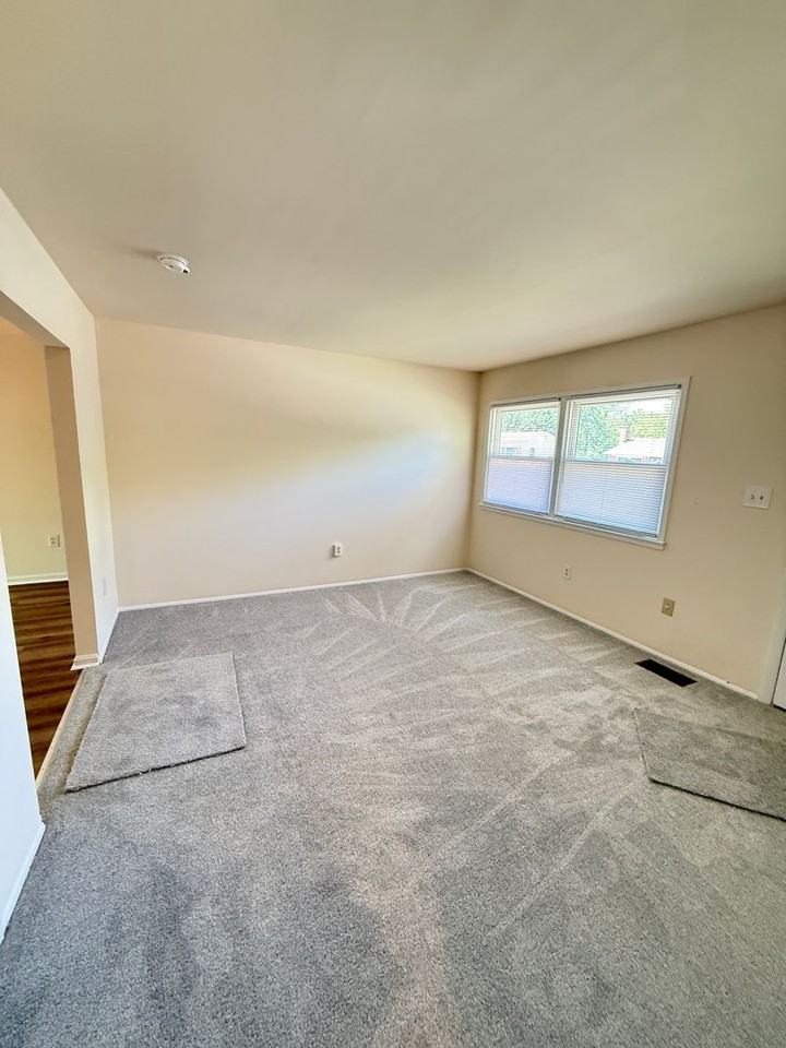 4515 Kenwood Dr - Photo 3 of 16