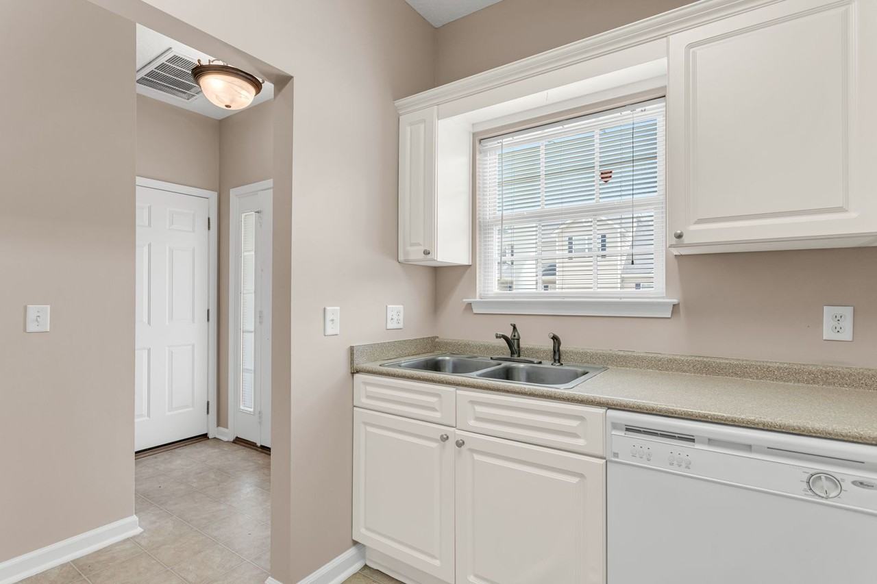 13 Cypress Ln - Photo 5 of 27