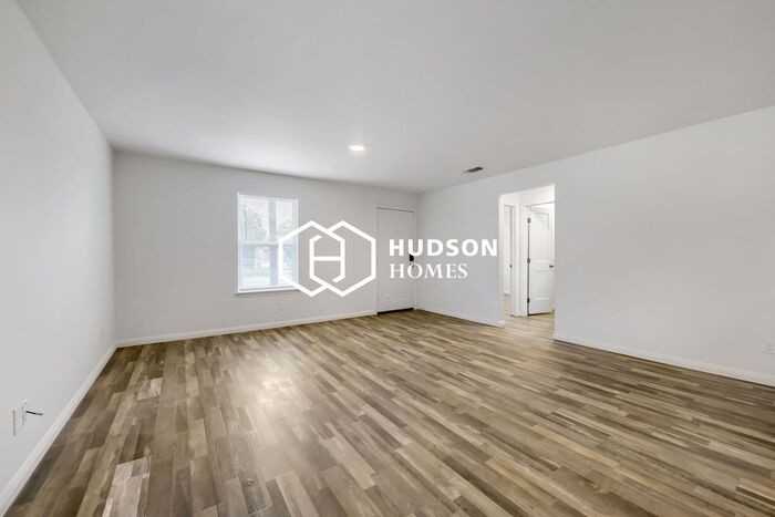 810 W 19th St - Photo 4 of 14