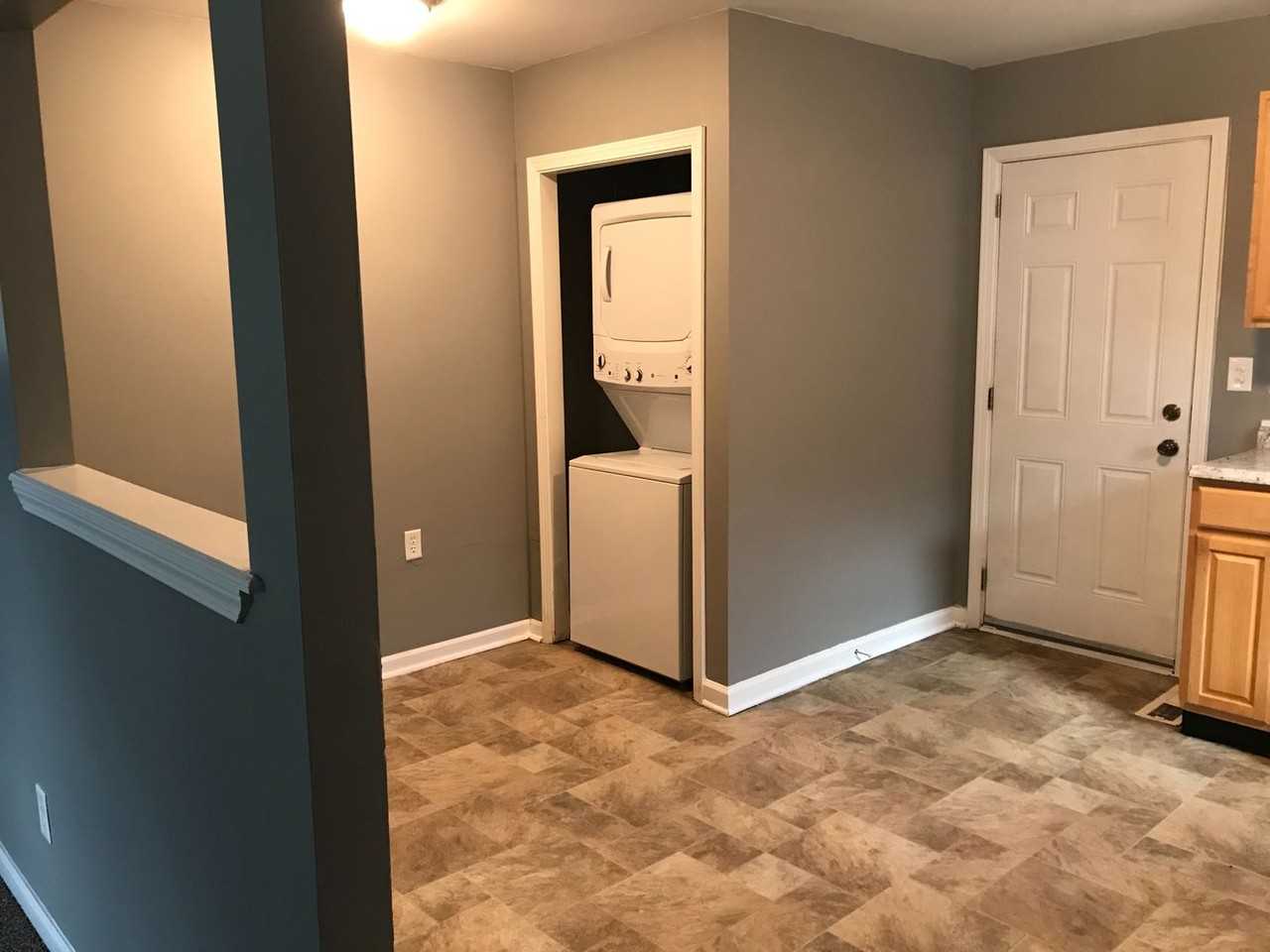 2 Philip Ct - Photo 4 of 9