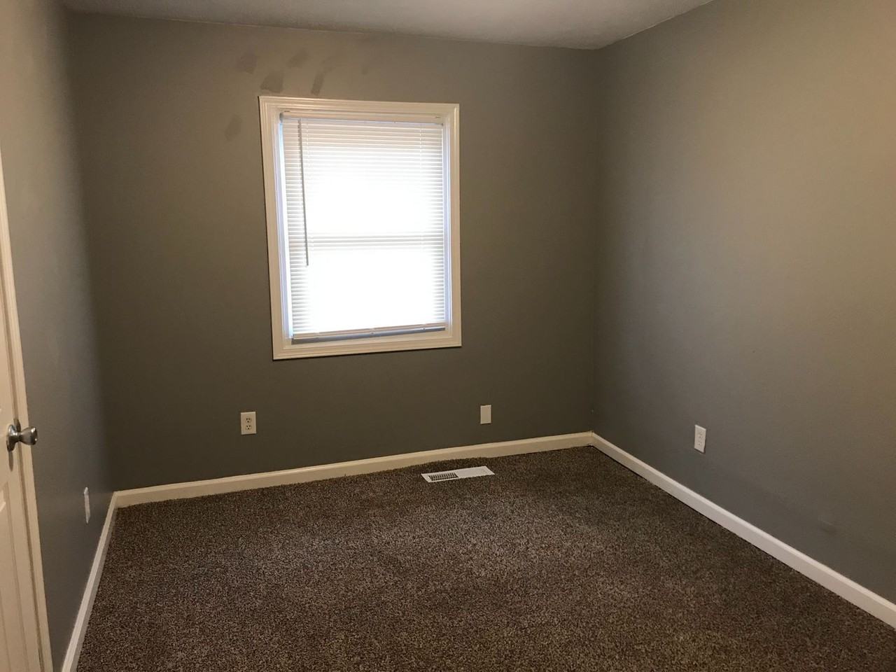 2 Philip Ct - Photo 6 of 9