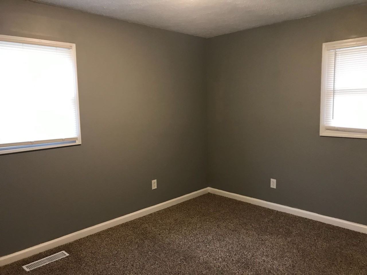 2 Philip Ct - Photo 7 of 9