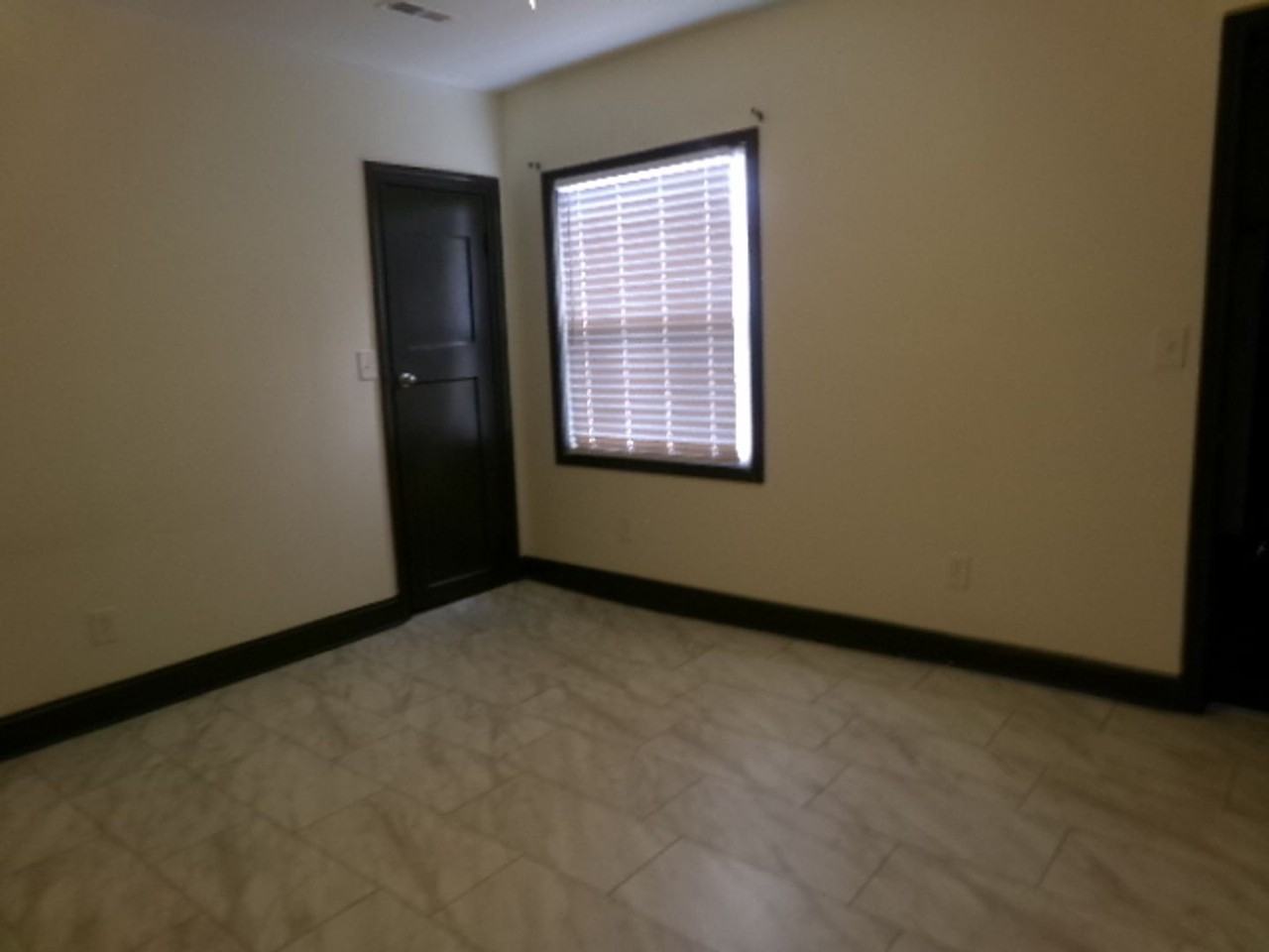 625 Greenwood Ave - Photo 6 of 8