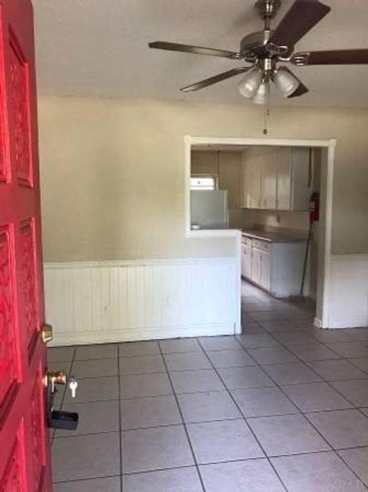 205 Turner Dr - Photo 2 of 9