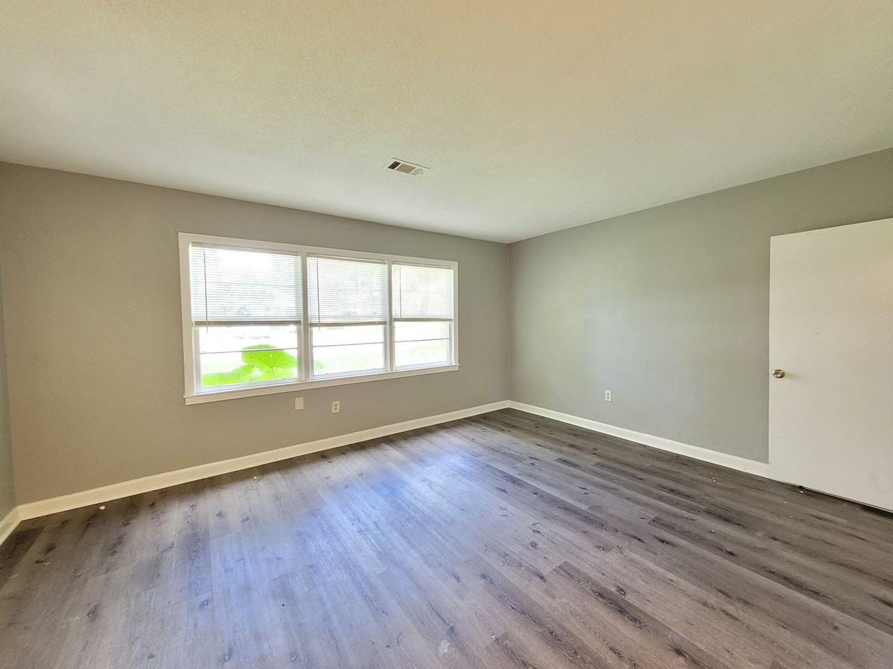 406 N S St - Photo 4 of 13