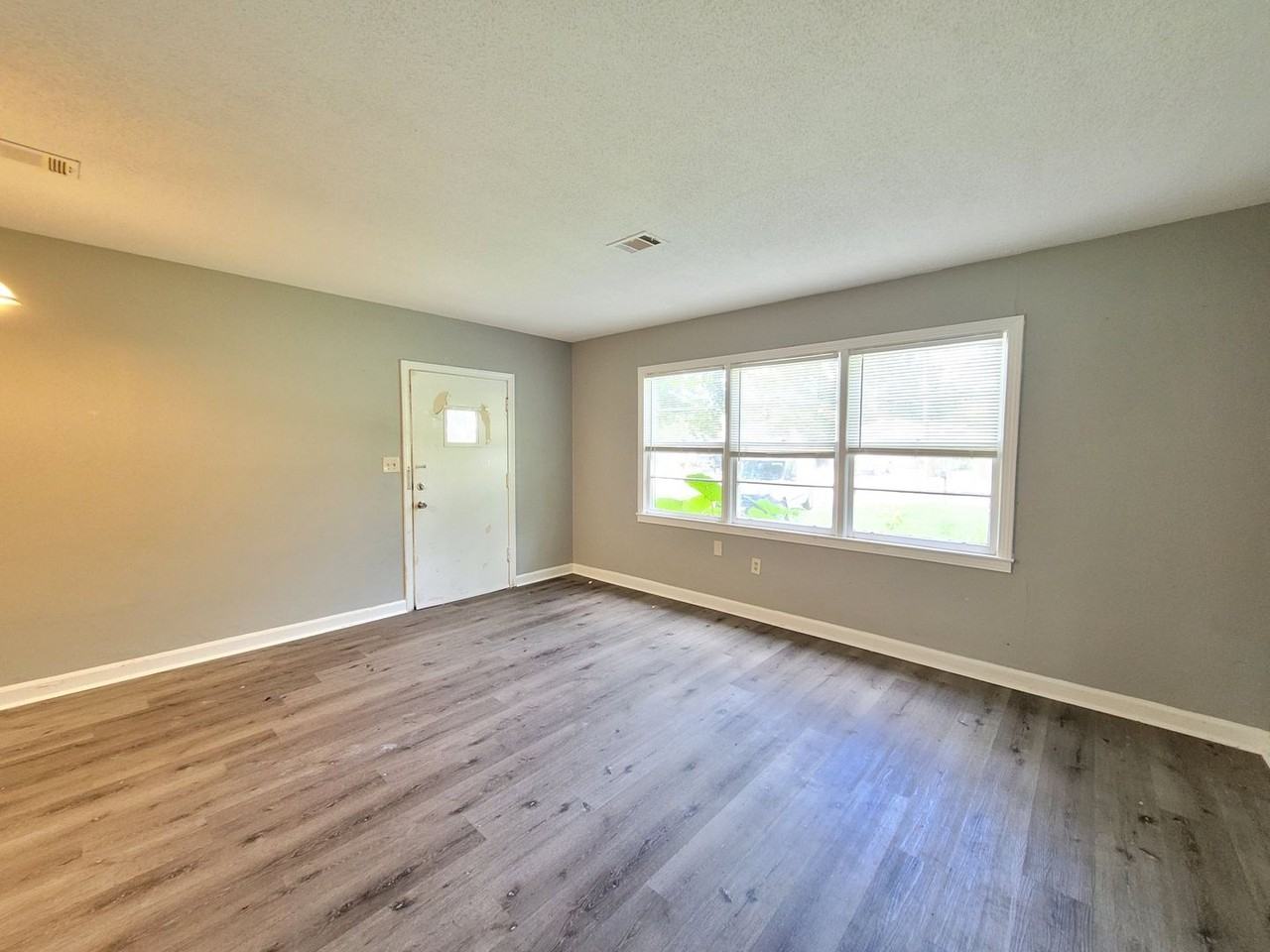 406 N S St - Photo 5 of 13