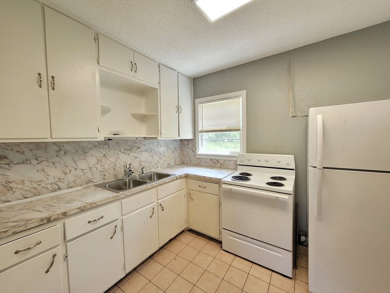 406 N S St - Photo 6 of 13