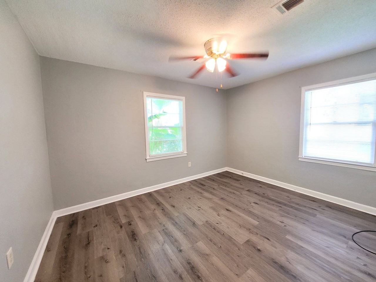 406 N S St - Photo 7 of 13