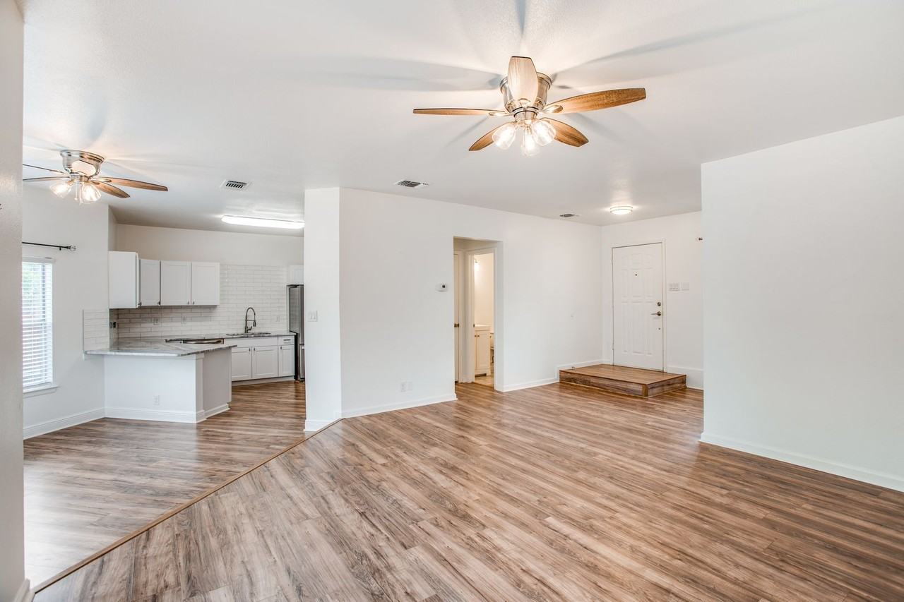 7415 Corian Park Dr - Photo 3 of 12