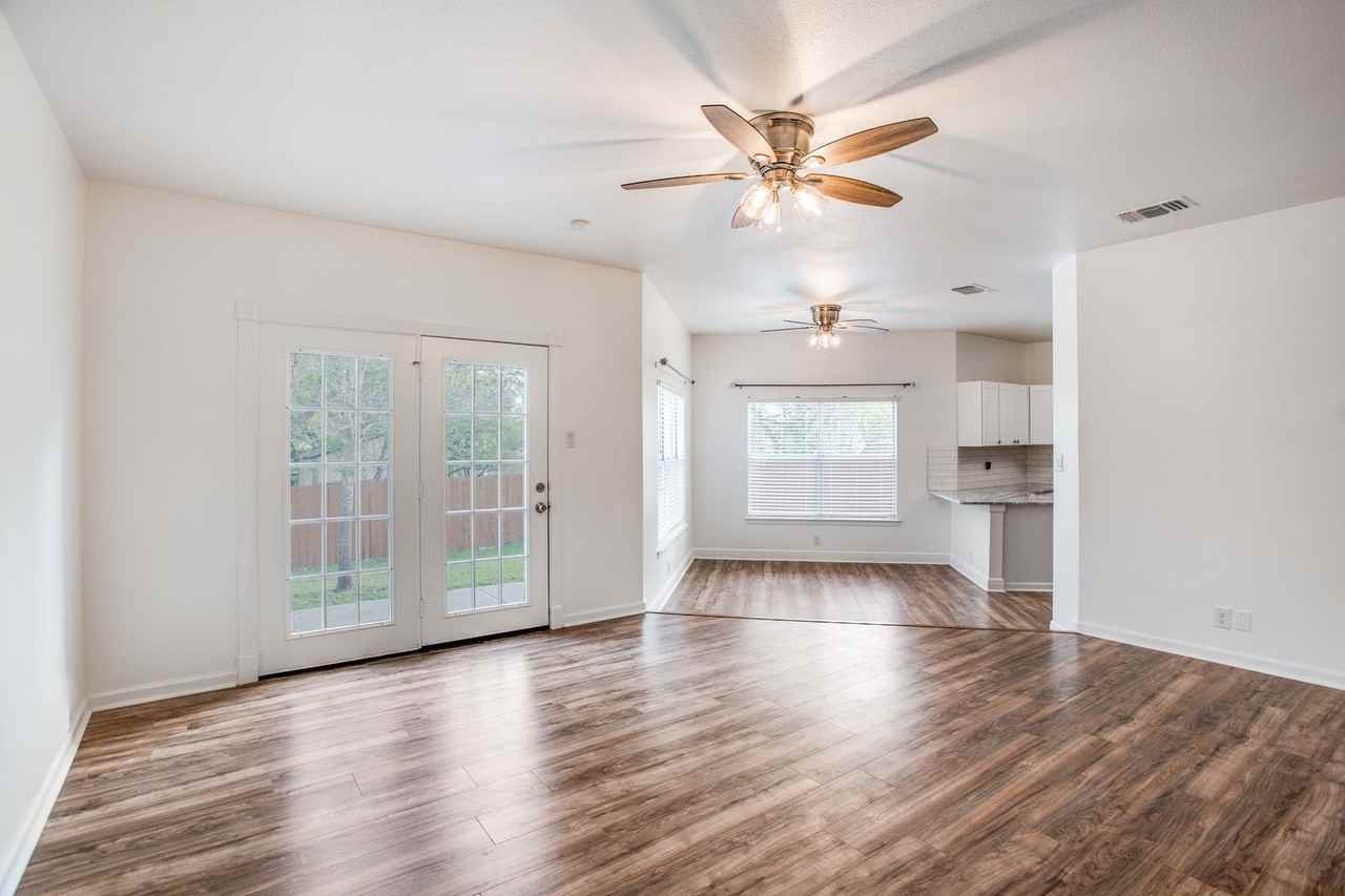 7415 Corian Park Dr - Photo 4 of 12