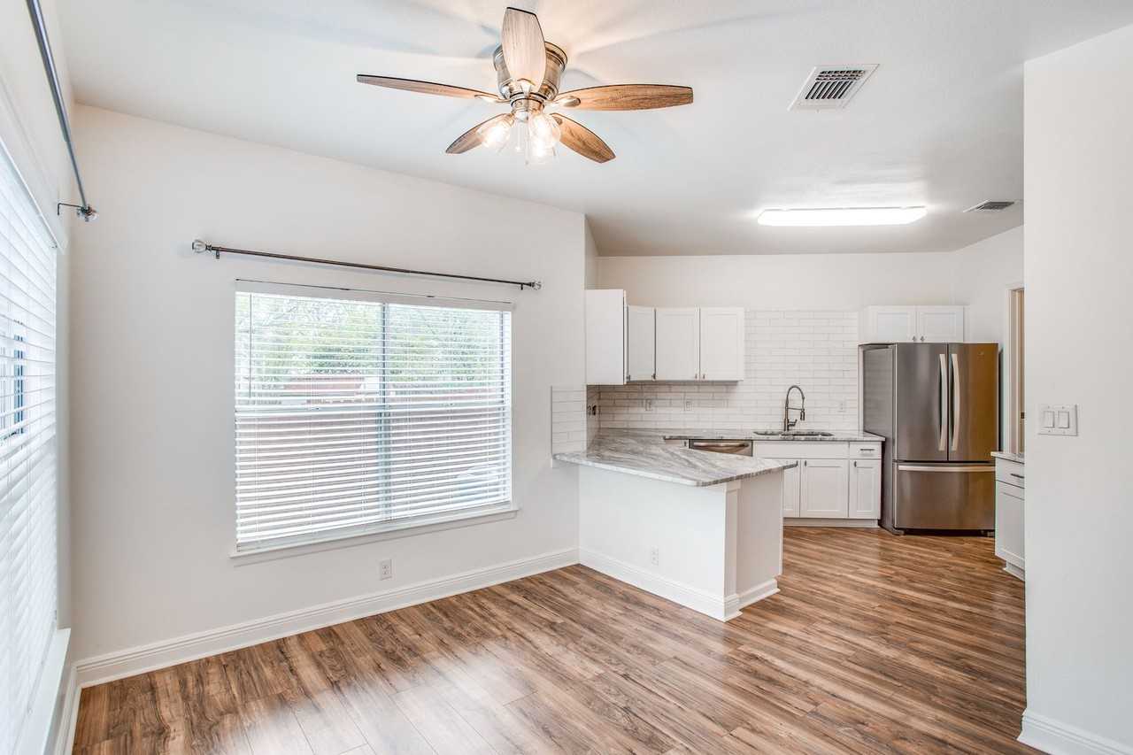 7415 Corian Park Dr - Photo 5 of 12