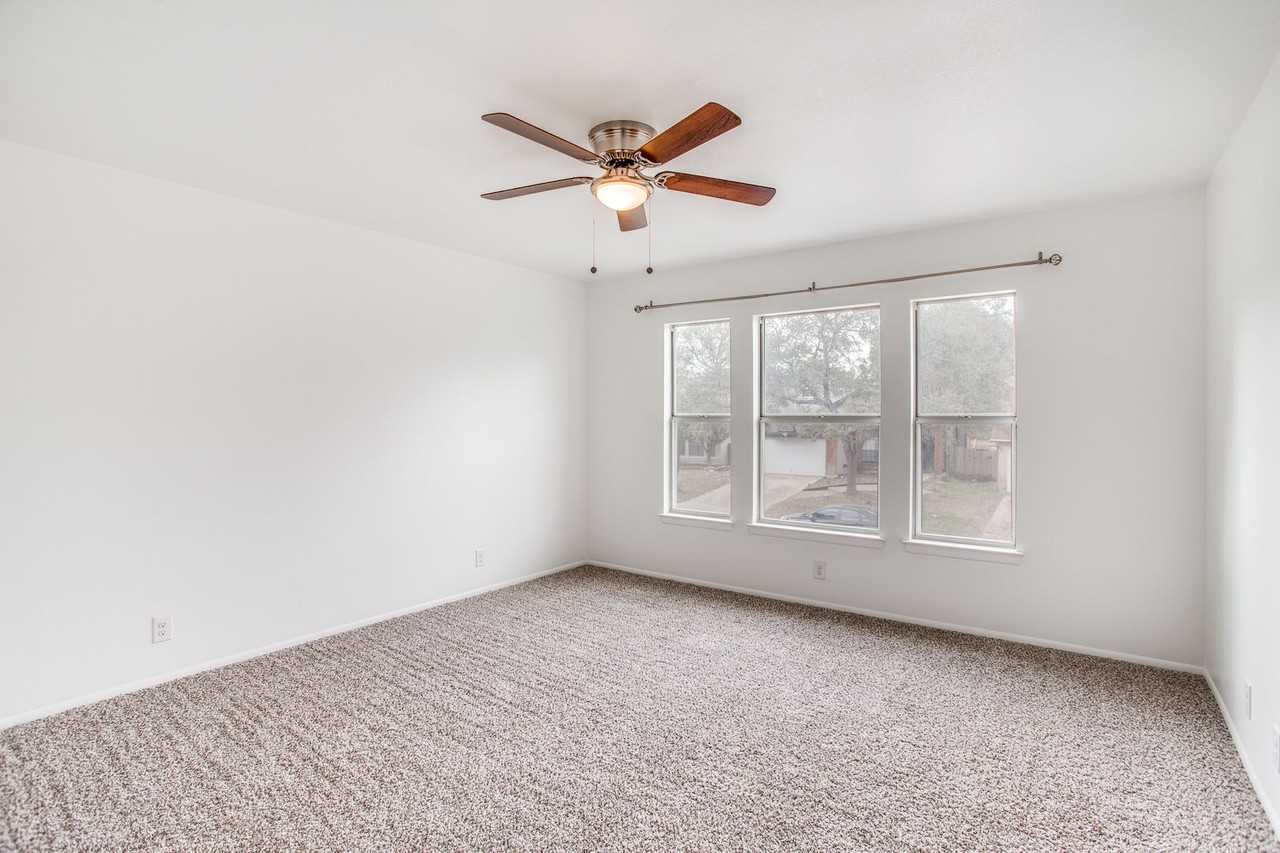 7415 Corian Park Dr - Photo 7 of 12