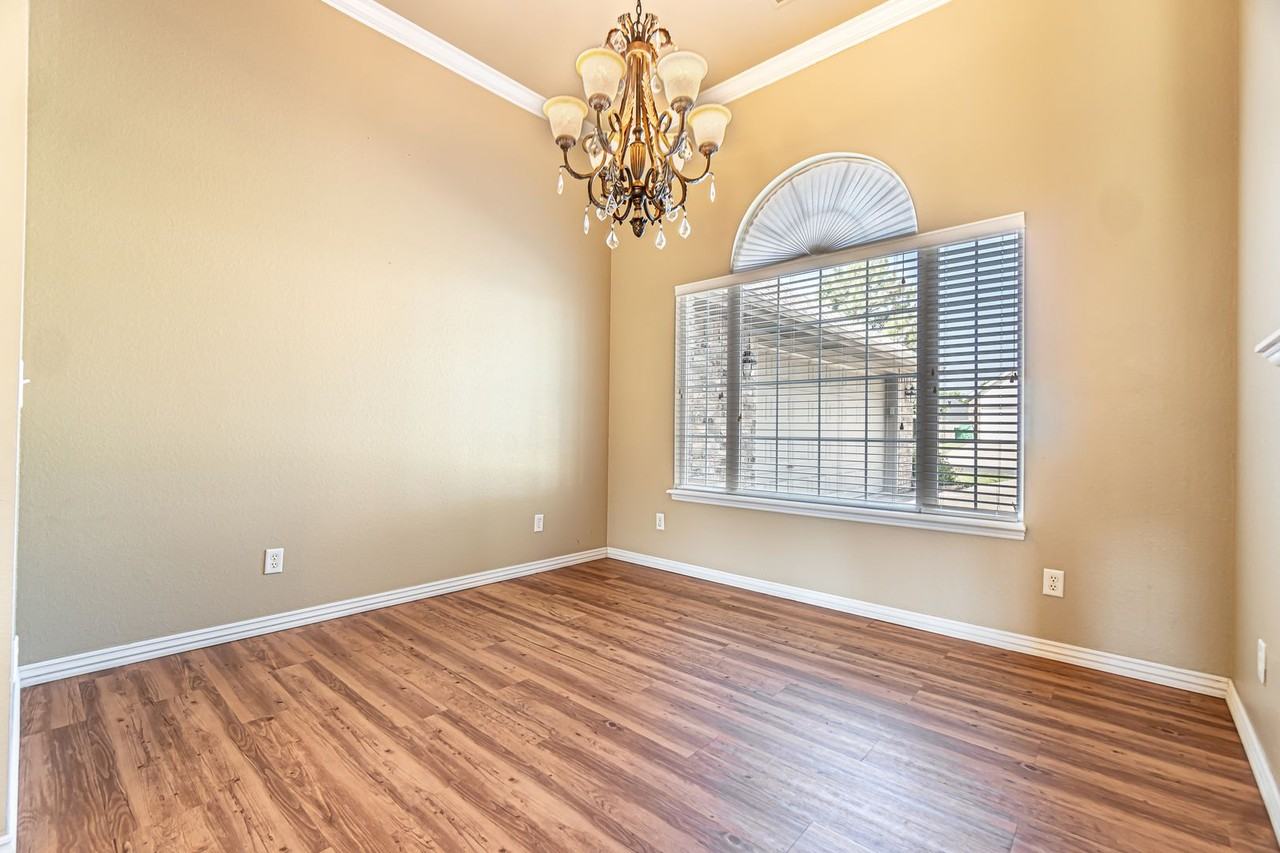 213 Shane Dr - Photo 4 of 23