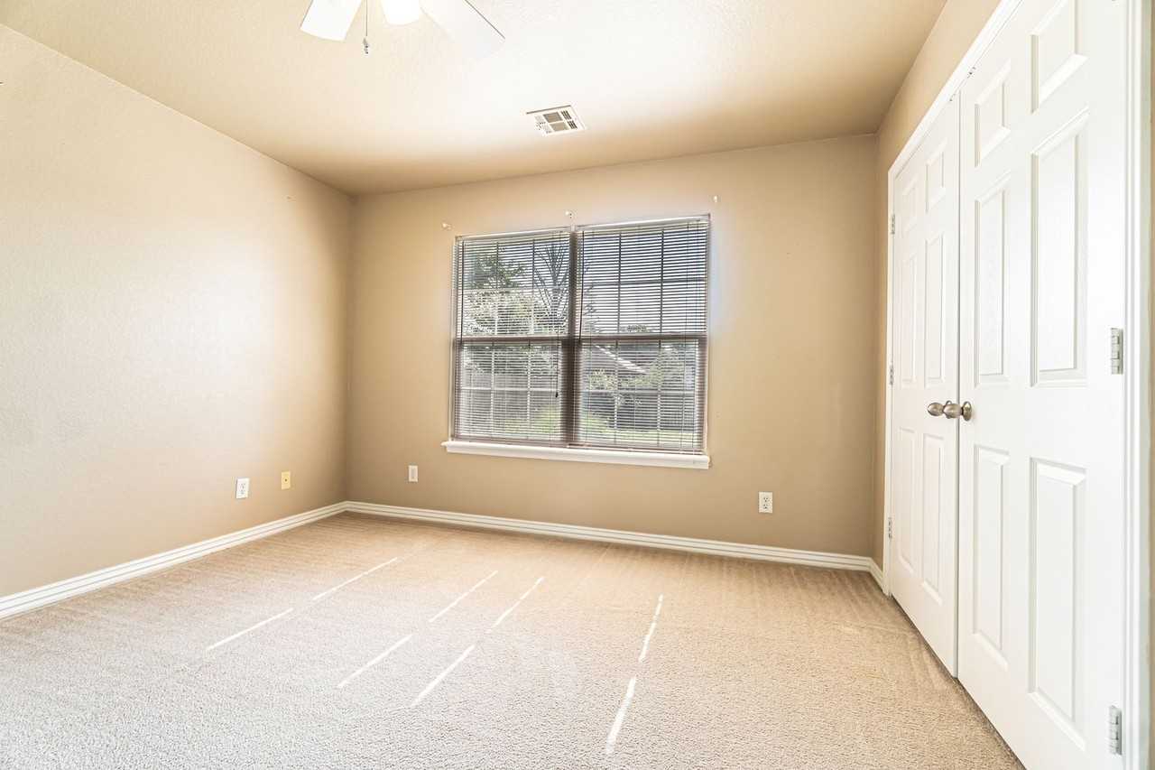 213 Shane Dr - Photo 6 of 23