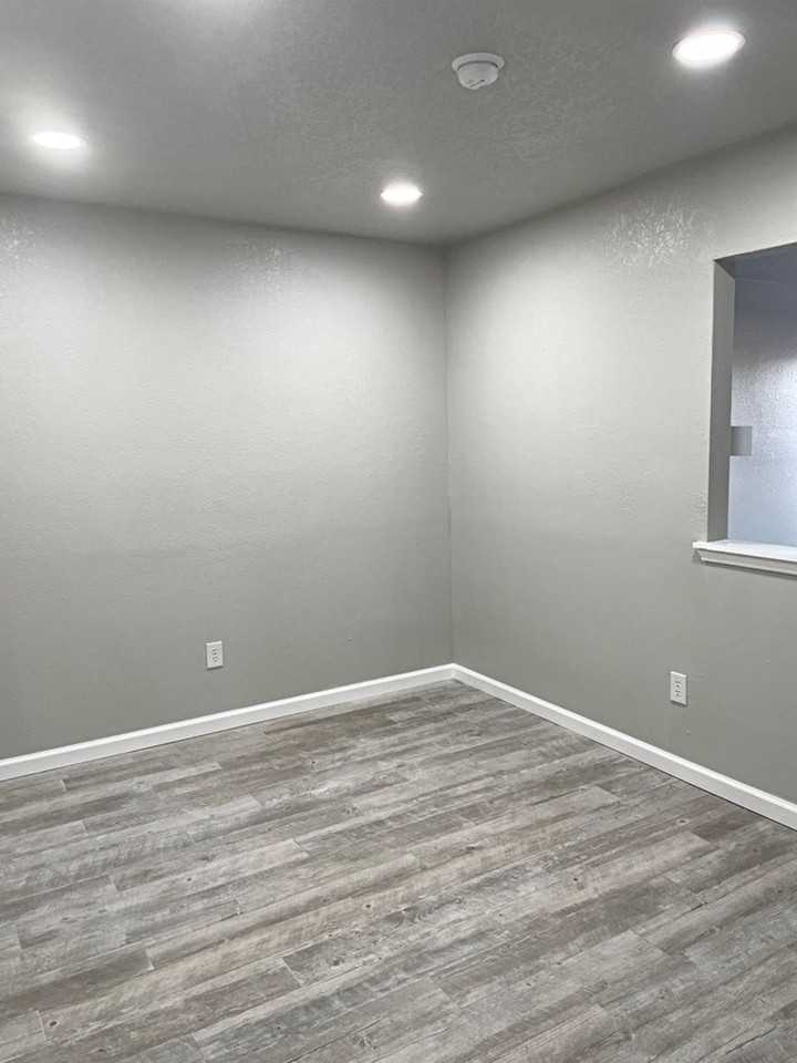 2700 N 16th St #52 - Photo 5 of 20