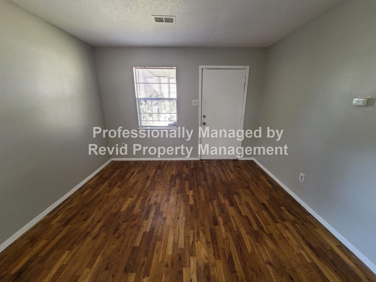 4989 Wilburn Ave - Photo 3 of 22