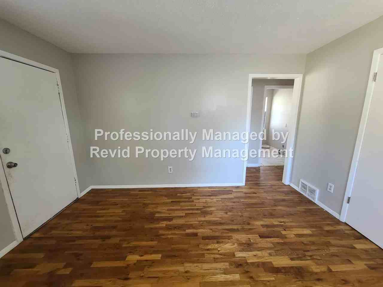 4989 Wilburn Ave - Photo 4 of 22