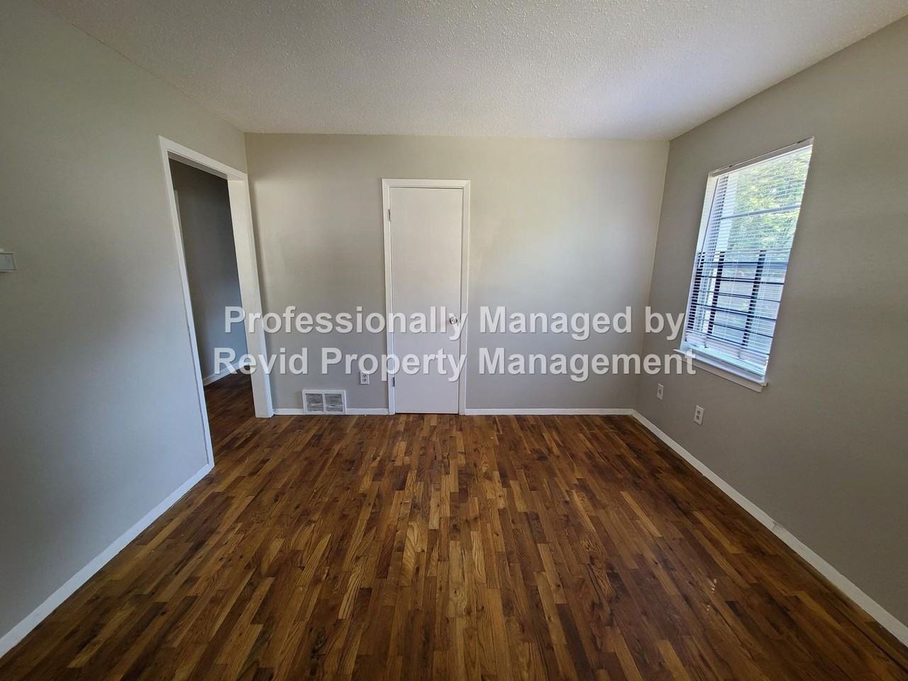 4989 Wilburn Ave - Photo 5 of 22