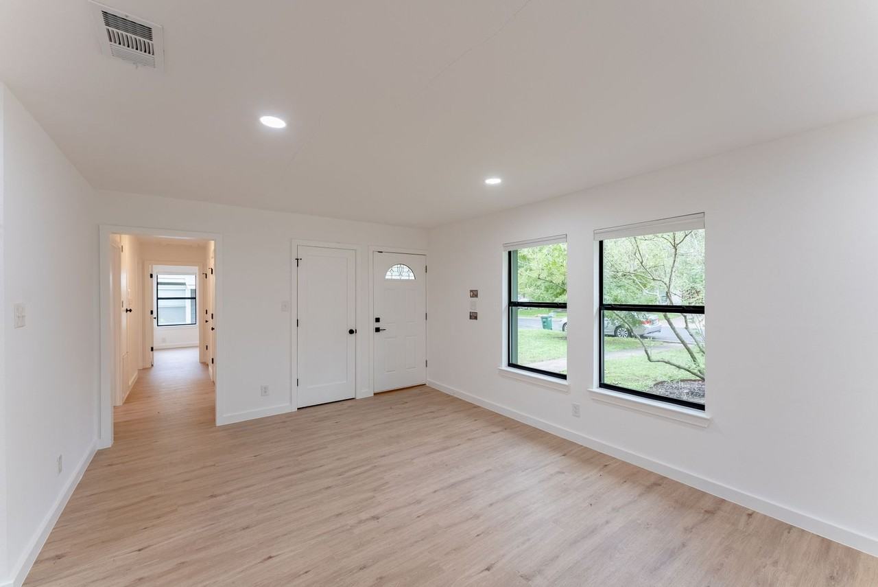 6215 Haney Dr - Photo 4 of 25