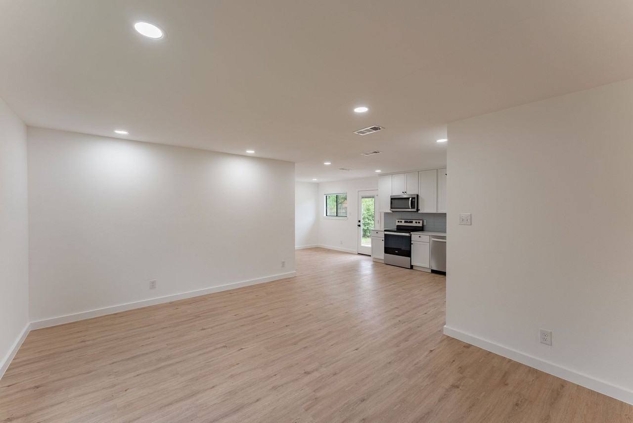 6215 Haney Dr - Photo 6 of 25