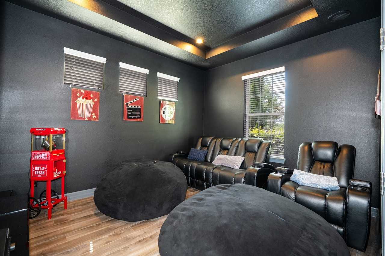 11142 Lemon Lake Blvd - Photo 7 of 50