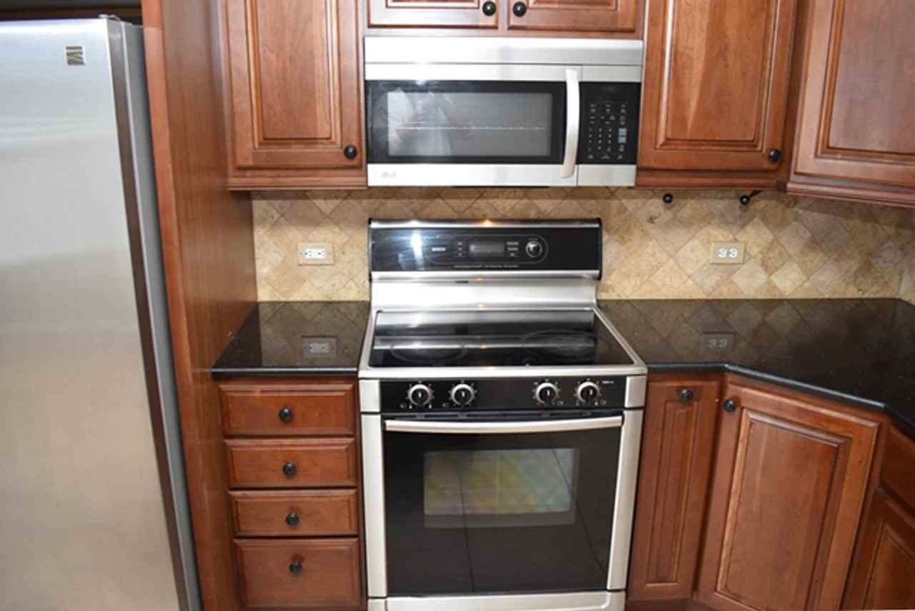 14000 Silkwood Dr - Photo 3 of 13