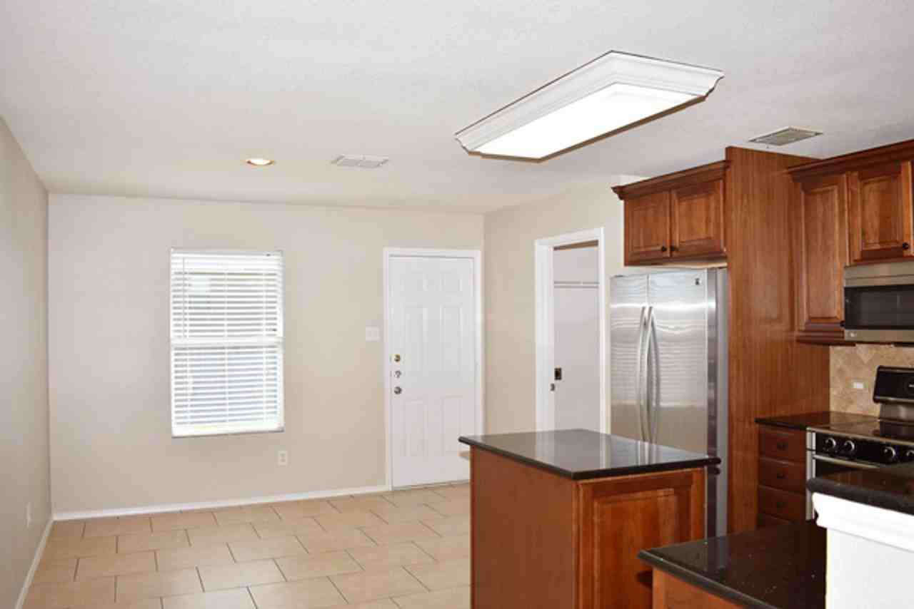 14000 Silkwood Dr - Photo 4 of 13