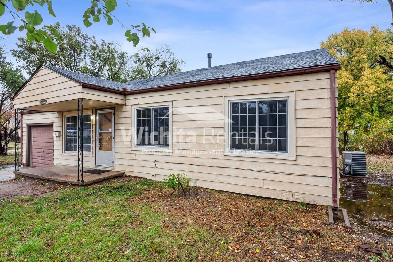 2920 W Taft St - Photo 2 of 13