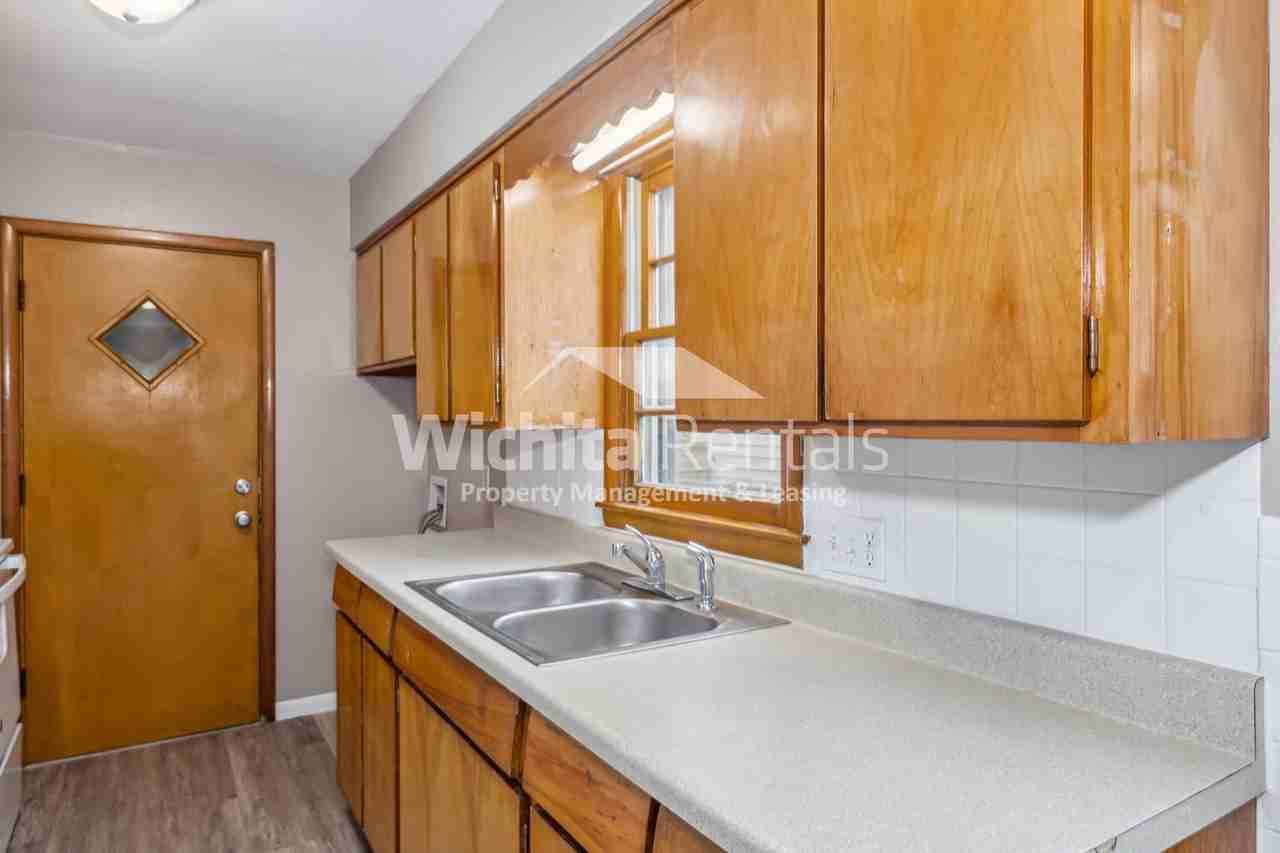 2920 W Taft St - Photo 6 of 13