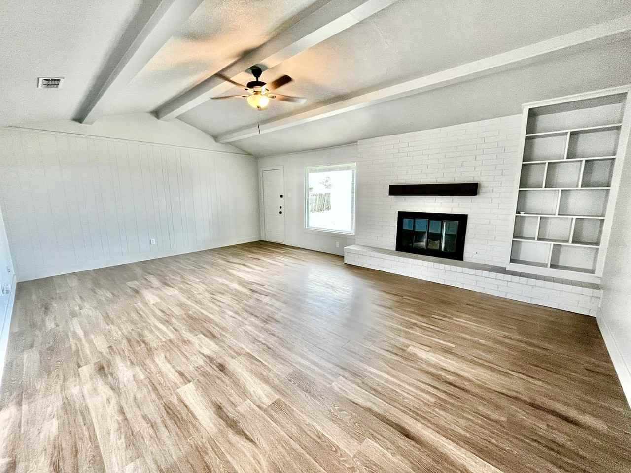 923 W 6th St - Photo 2 of 21