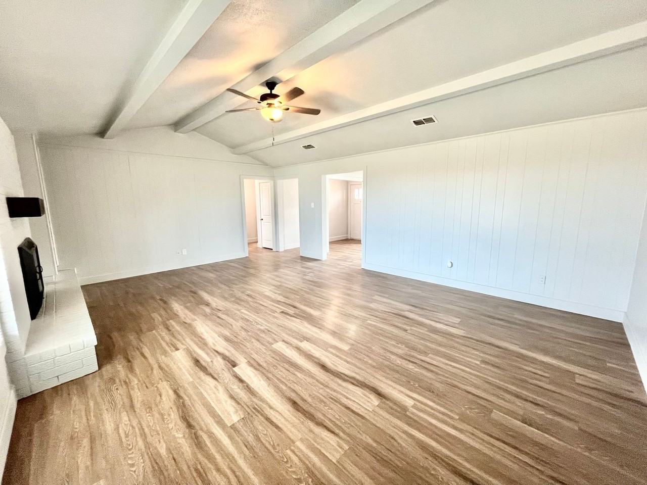 923 W 6th St - Photo 5 of 21