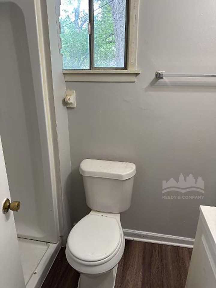 1240 Robin Hood Ln - Photo 4 of 11