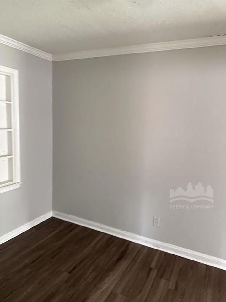 1240 Robin Hood Ln - Photo 5 of 11