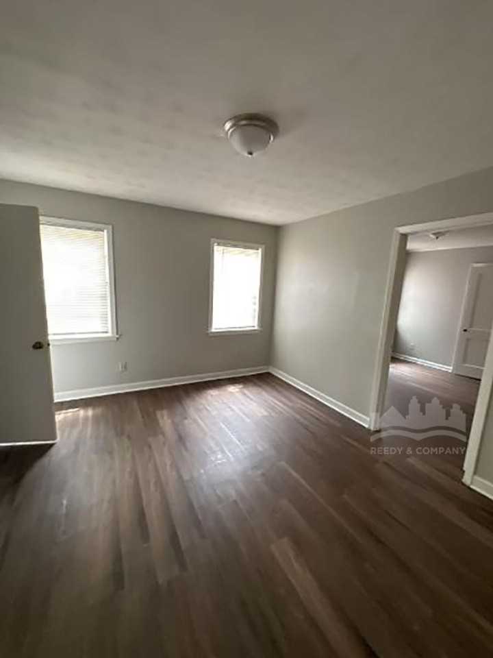 1240 Robin Hood Ln - Photo 3 of 12