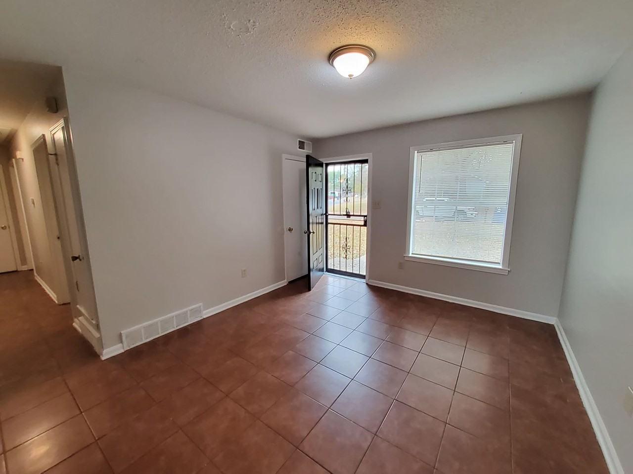 5740 Cherokee Dr - Photo 5 of 17