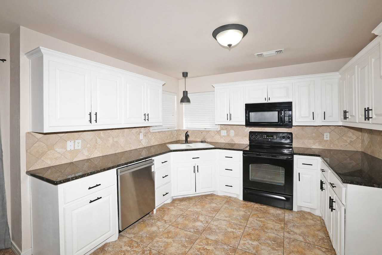 6407 Nick St - Photo 4 of 23